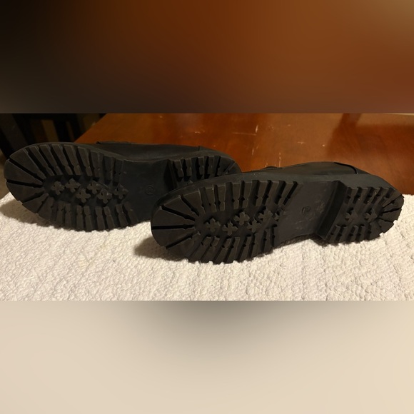 π₯Ώ Sincerely Jules Black Romeo Chunky Loafers with Gold Accents size 9M - Picture 3 of 6